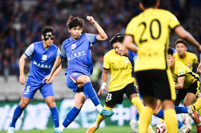 皇冠体育入口-【中超】米内罗2射1传刘诚宇破门 申花4比0西海岸