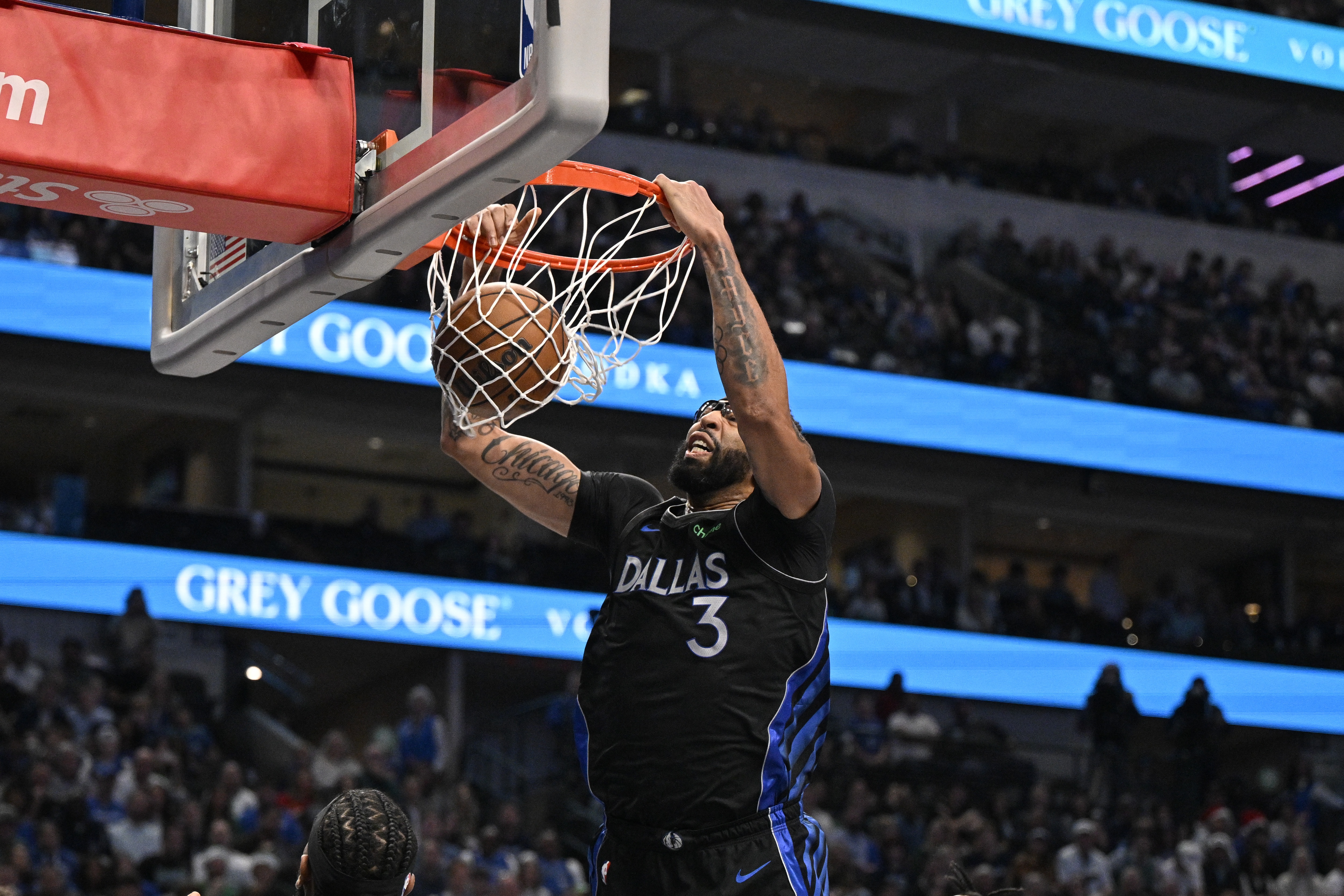 皇冠体育-Shams：独行侠积极探索浓眉交易市场 伤病隐患续约压力令前景复杂