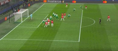 【欧冠】特奥假摔染红，AC米兰遭费耶诺德淘汰